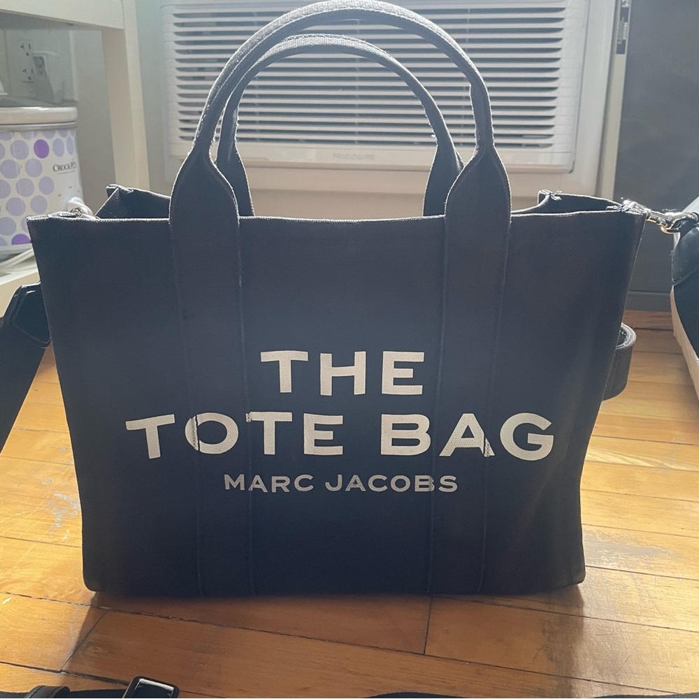 Marc Jacobs Medium The Tote Bag